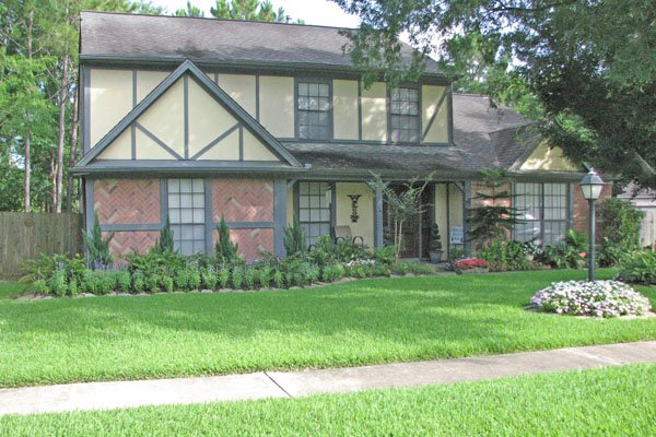 Yard of the Month for June 2007 - 1414 Bayou Oak